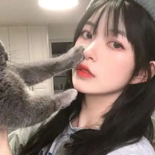 女生头像丨世上有两种最耀眼的光芒
