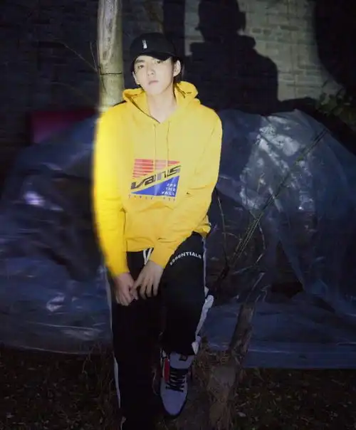 吴亦凡晒照获周杰伦点赞,隔空互动引猜想