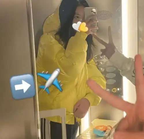 李嫣长势惊人,13岁身高赶超183cm李亚鹏,还坐老父亲大腿撒娇