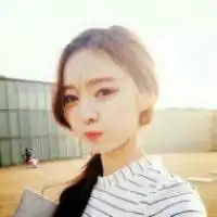 帮我把这照片水平旋转一下