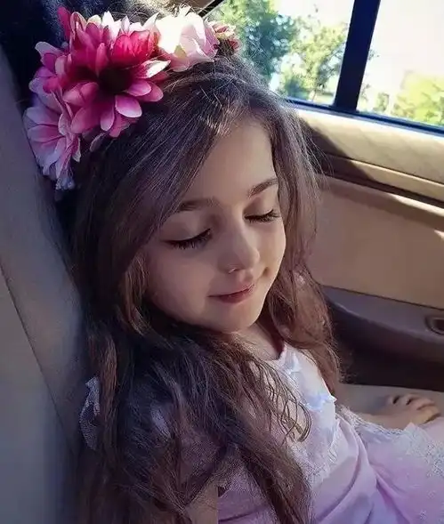 伊朗10岁全球最美女孩因太美,父亲辞职做贴身保镖