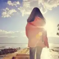 头像女日出背影不露脸