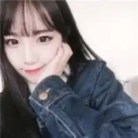 女生头像抱膝这个季节很干净没有回忆没有你