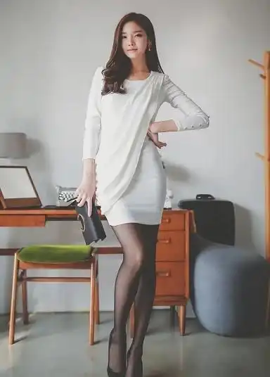 黑丝美女,一件简约的白裙就可以了