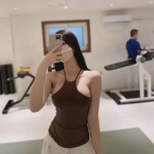 网红大美女,长腿细腰蜜桃臀,好凶好凶,要是你女友你几点回家