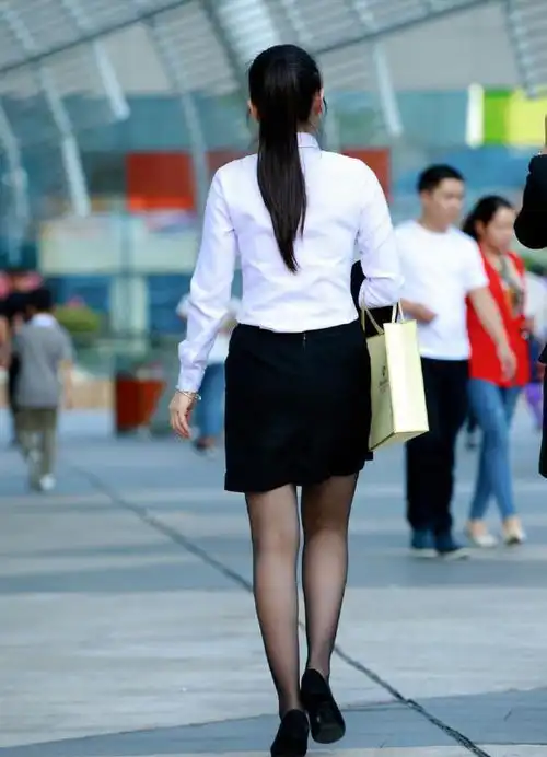 街拍职业装迷人之处就在于,上班时身心都会很愉悦