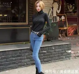 街拍牛仔裤美女的搭配增添时尚色彩,散发出淑女魅力