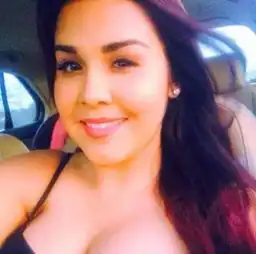 美国美女老师和17岁学生发生关系被捕后笑容满面