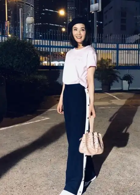 同穿校服裤,阿sa时尚复古,白百何嫩成学生,最后一位好沧桑