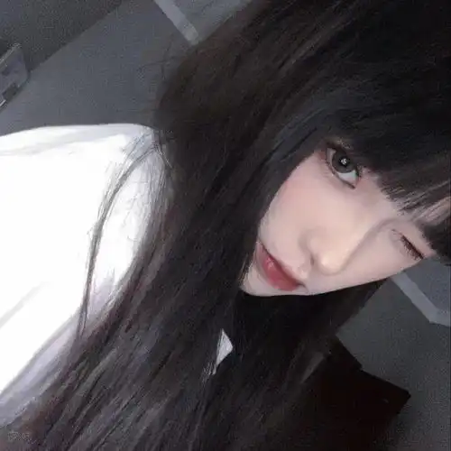 女生头像丨一个拥抱就能解决的问题为什么要讲大道理