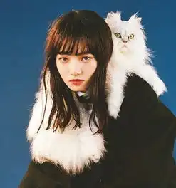 最近厌世风很大,躲过了小松菜奈,扛住易烊千玺,却被她迷倒