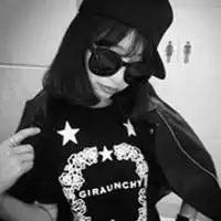 求黑白高冷并且戴眼镜的女生头像