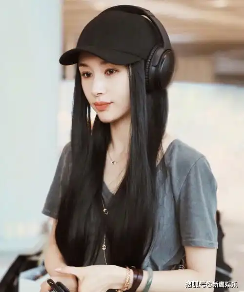 qq头像女生短发带帽性感