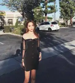 街拍美女,高挑苗条动人,身材有型成熟魅力自信大方时尚