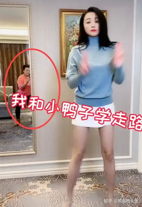 46岁曹颖晒豪宅热舞,腰身太细长腿傲人,镜前女子身份成谜