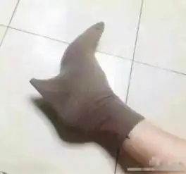 新闻哥太嚣张男子电梯内被劝阻吸烟,暴打女子近半分钟