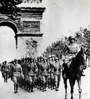 二战时,日美苏军士兵见到女人就上,为何唯独德军没有此恶习