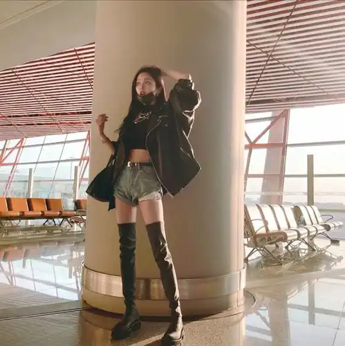 女明星为了凹造型有多拼吴宣仪大热天穿过膝靴