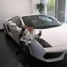 小孩碰了一下兰博基尼,4s店员工让他走远点,结果家长笑了