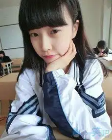 qq头像女学生穿校服小林