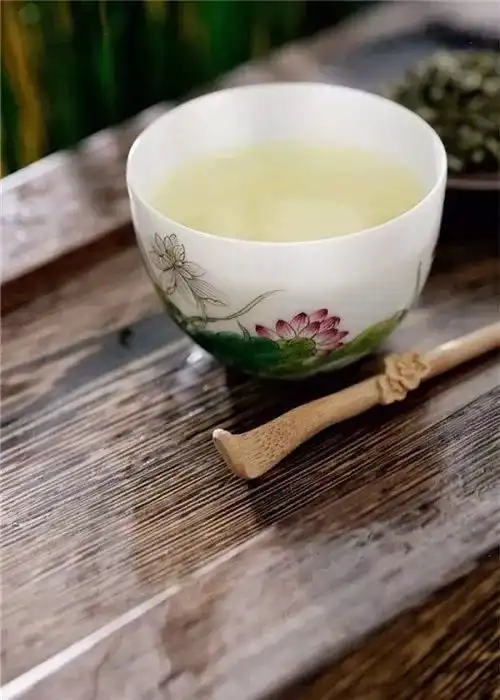 煮一壶岁月的清茶,兀自芬芳