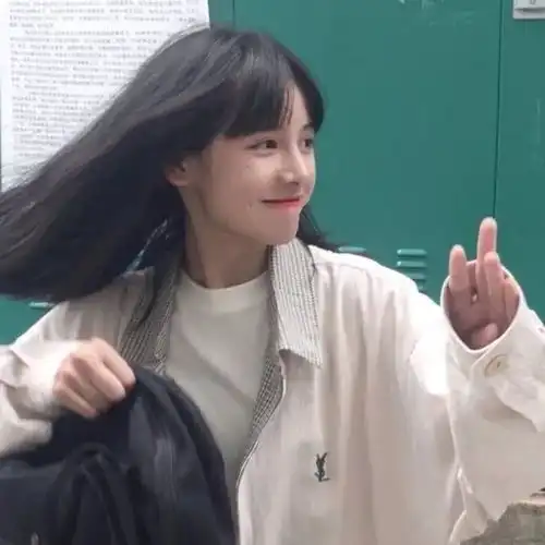 搞笑头像女生简单干净希