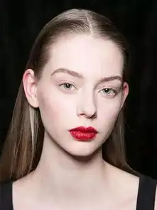 想变成时装周的时尚达人今年最流行创意妆还不学起来