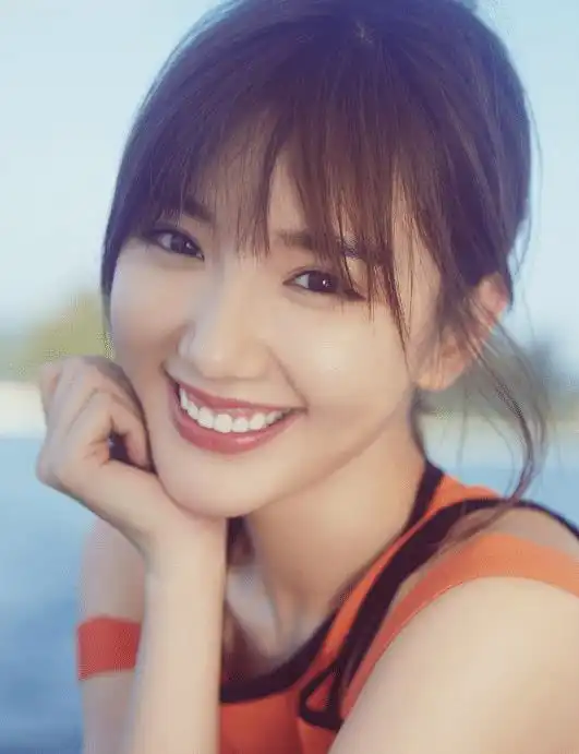 甜美不可以驾驭酷服装毛晓彤为你演示酷美,长相清新自然