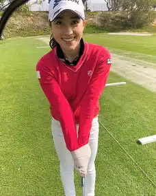 女子日巡大眼美女美腿修长容貌靓丽
