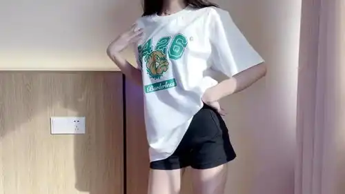 美女纯欲风变装,有恋爱的感觉就行了,谈不谈的无所谓