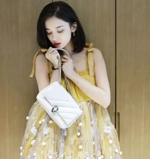 jk制服女生头像锁骨古力娜扎