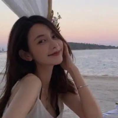 2023浪漫的季节女生唯美图片