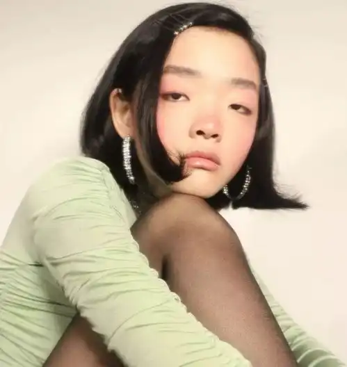 非主流少女变亚洲超模这样的高级脸你get到了吗