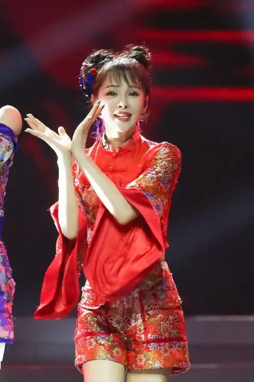 她这表现,配不上全网追捧