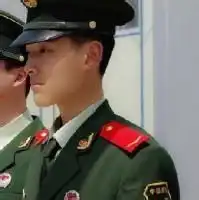 qq可爱小女孩头像军人