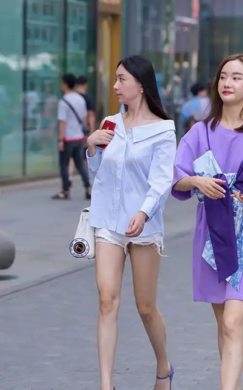 尽显时尚美女潮流气息感的打底裤,打扮起来好看又前卫,要怎么选