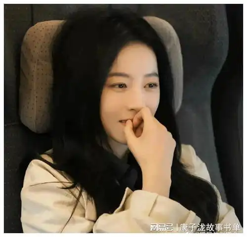 炫目光芒下的周雨彤宝藏女孩的多面魅力展现