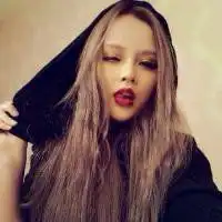 头像女背影霸气带字张馨予