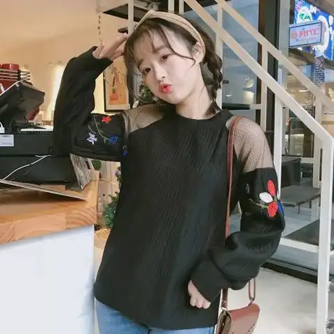 春天这样的季节,哪个美女不穿这样的卫衣洋气遮肉又减龄