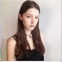 话说孤独是夜里醒来,床头的一杯凉白开女生唯美头像
