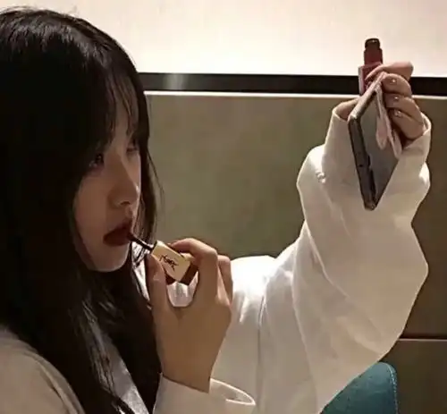 换上头像,你也是纯欲女孩