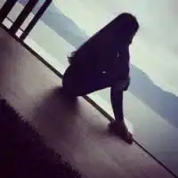 女人伤感黑白背影头像情