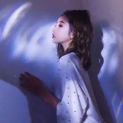 最伤感扎心的头像女生网