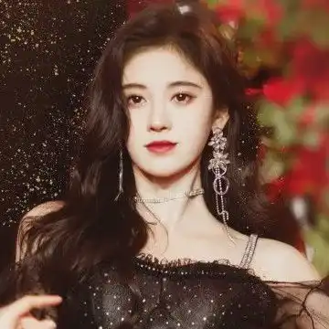 鞠婧祎为何总晒正面照,当她上综艺露出侧脸,还是四千年美女吗