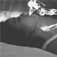 爱上了烟味还是麻醉颓废抽烟女生头像