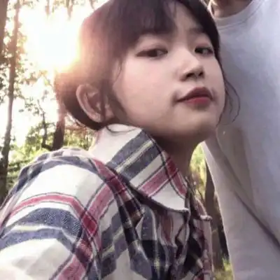 情侣头像好看真人两张最新款真人一人一半分开图片