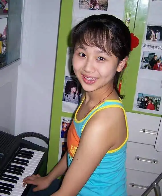 因颜值不如林妙可被替换,如今逆袭成大美女,音乐成就令人称赞