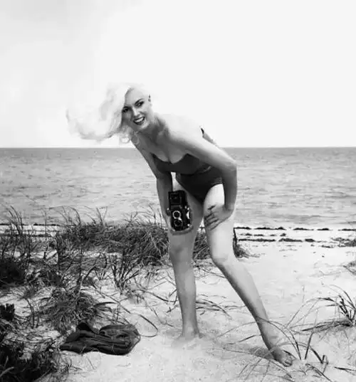 摄影师头像女性的比基尼