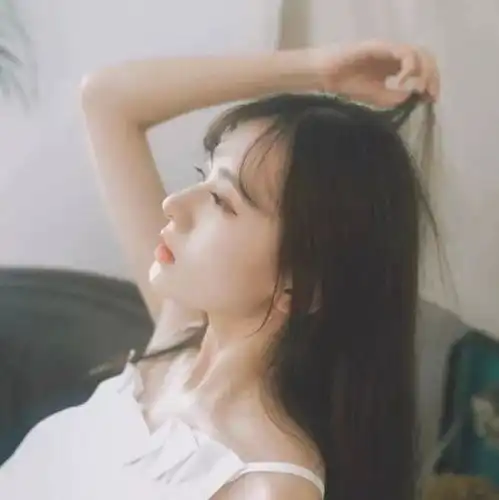 女孩头像极简文艺女孩