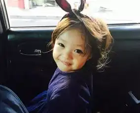 这个超q的女孩已有20万粉丝妈妈的基因很重要